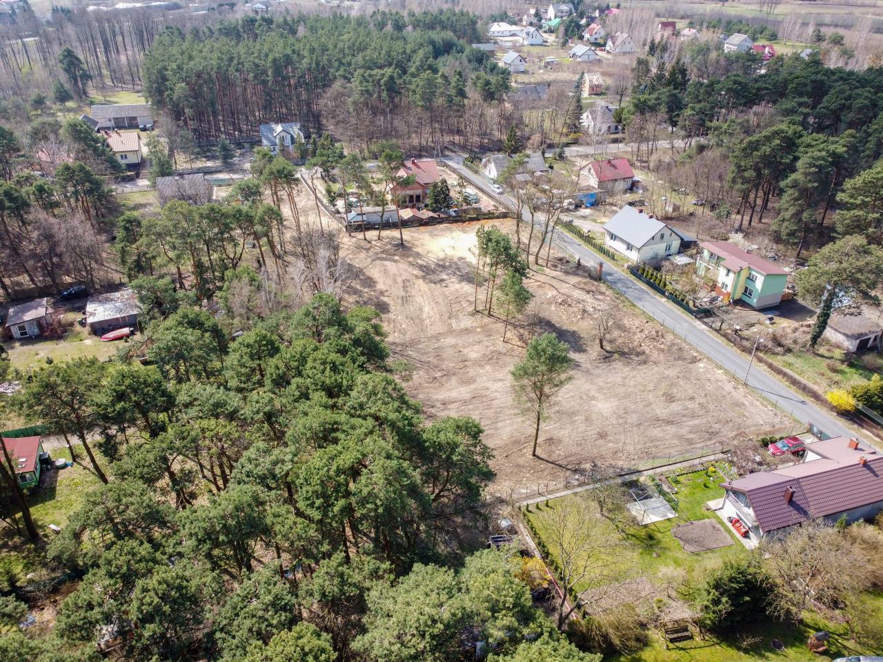 zdjęcie z drona działki do budowy domow i osiedli